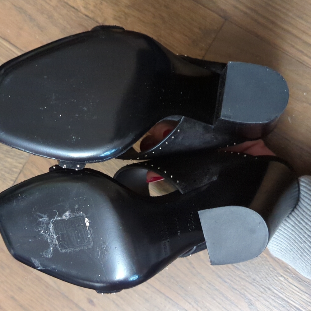 Shoe - Picture 3 of 5